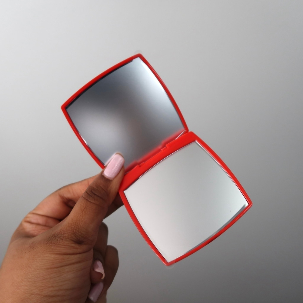 Chanel Double Mirror – Limited Edition Red with Velvet Pouch - Picture 4 of 7